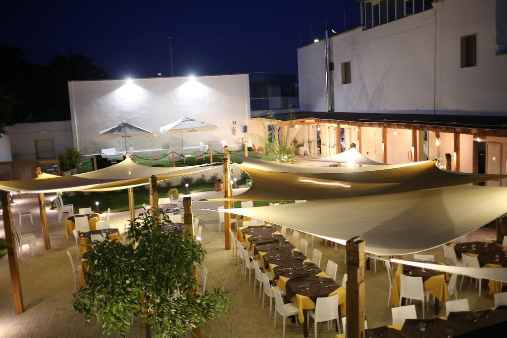 Hotel Pensione Solaris Porto Cesareo Exterior foto